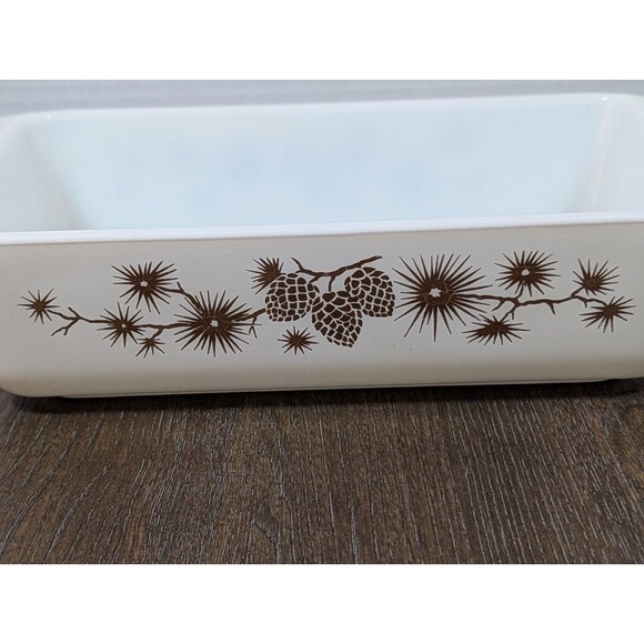 VTG 60s Pyrex Casserole Dish Metallic Gold Pine Cones 575-B Made in USA No Lid - Picture 2 of 11